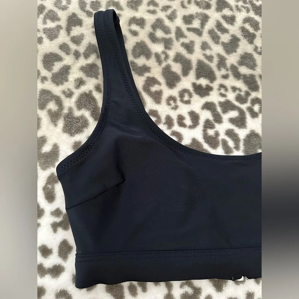 Old Navy Scoop-Neck Bikini Swim Top in Black Size Small